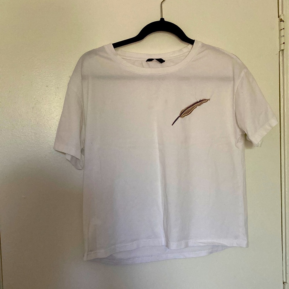 ‼️SALE‼️White tee with embroidered feather